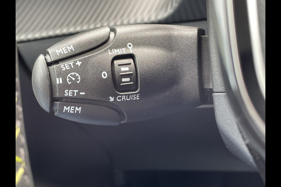 Peugeot 208 100pk GT-Line (Camera - Stoelverwarming - Automatische Airco - Parkeersensoren V+A - GT pakket)