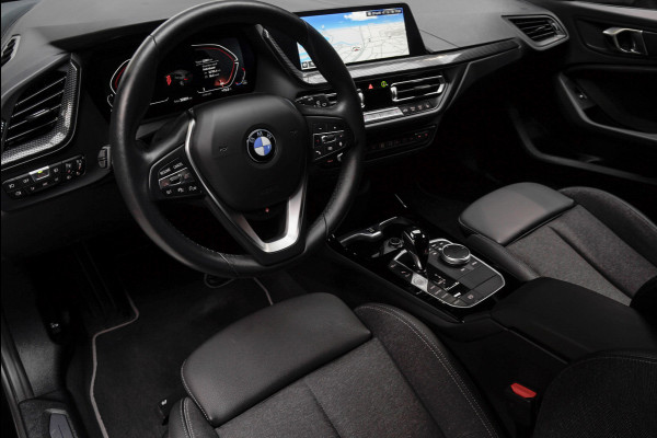BMW 1-serie 118i Aut. Leer Navi ACC Elektr. bedienbare achterklep Camera Zwarte hemelbekl. Virtual Climate PDC LM velgen BTW auto