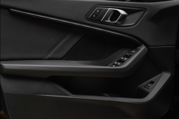 BMW 1-serie 118i Aut. Leer Navi ACC Elektr. bedienbare achterklep Camera Zwarte hemelbekl. Virtual Climate PDC LM velgen BTW auto