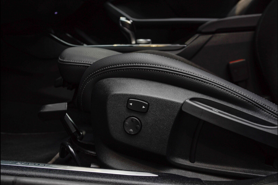 BMW 1-serie 118i Aut. Leer Navi ACC Elektr. bedienbare achterklep Camera Zwarte hemelbekl. Virtual Climate PDC LM velgen BTW auto