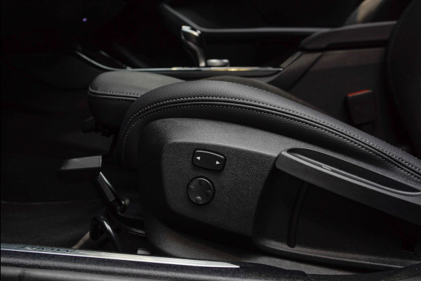 BMW 1-serie 118i Aut. Leer Navi ACC Elektr. bedienbare achterklep Camera Zwarte hemelbekl. Virtual Climate PDC LM velgen BTW auto