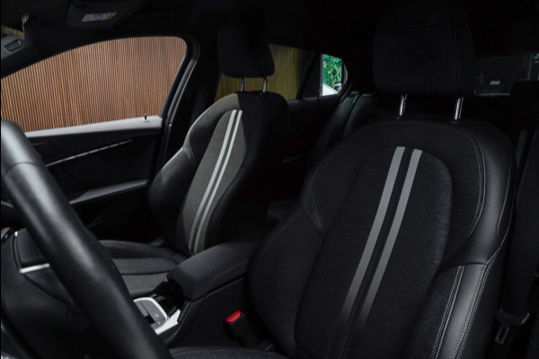 BMW 1-serie 118i Aut. Leer Navi ACC Elektr. bedienbare achterklep Camera Zwarte hemelbekl. Virtual Climate PDC LM velgen BTW auto