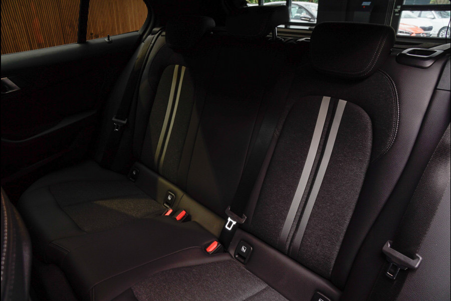 BMW 1-serie 118i Aut. Leer Navi ACC Elektr. bedienbare achterklep Camera Zwarte hemelbekl. Virtual Climate PDC LM velgen BTW auto