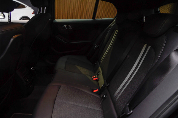 BMW 1-serie 118i Aut. Leer Navi ACC Elektr. bedienbare achterklep Camera Zwarte hemelbekl. Virtual Climate PDC LM velgen BTW auto
