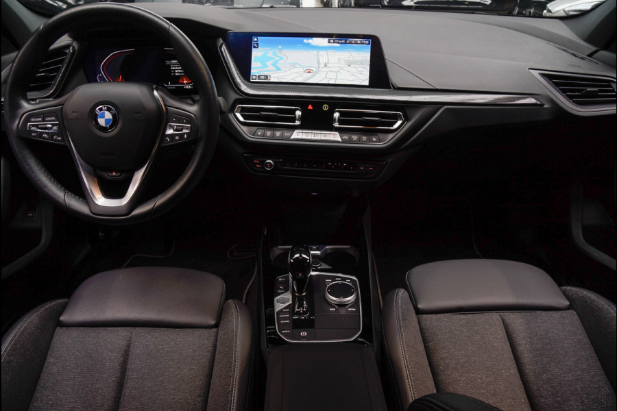 BMW 1-serie 118i Aut. Leer Navi ACC Elektr. bedienbare achterklep Camera Zwarte hemelbekl. Virtual Climate PDC LM velgen BTW auto