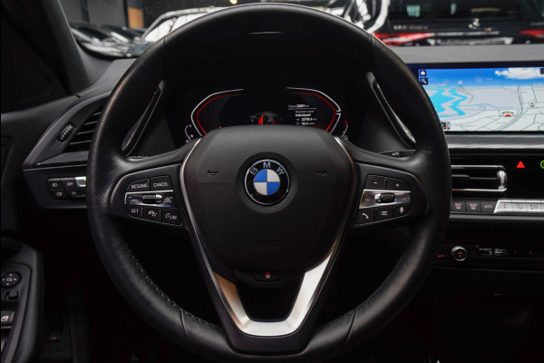 BMW 1-serie 118i Aut. Leer Navi ACC Elektr. bedienbare achterklep Camera Zwarte hemelbekl. Virtual Climate PDC LM velgen BTW auto