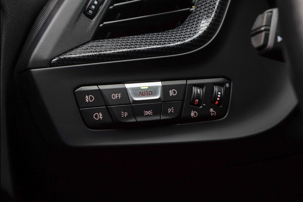 BMW 1-serie 118i Aut. Leer Navi ACC Elektr. bedienbare achterklep Camera Zwarte hemelbekl. Virtual Climate PDC LM velgen BTW auto
