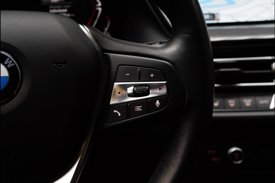 BMW 1-serie 118i Aut. Leer Navi ACC Elektr. bedienbare achterklep Camera Zwarte hemelbekl. Virtual Climate PDC LM velgen BTW auto