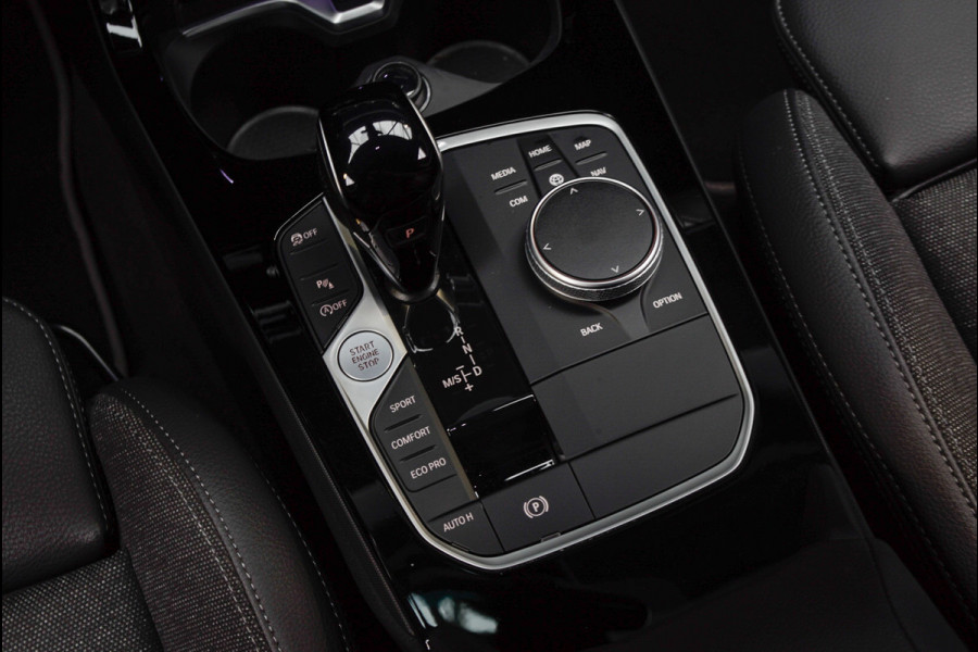 BMW 1-serie 118i Aut. Leer Navi ACC Elektr. bedienbare achterklep Camera Zwarte hemelbekl. Virtual Climate PDC LM velgen BTW auto