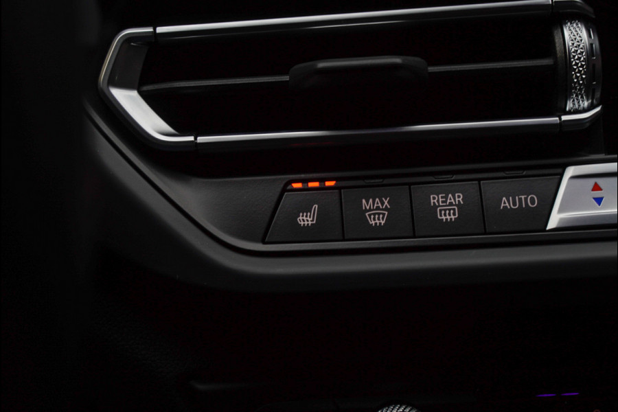 BMW 1-serie 118i Aut. Leer Navi ACC Elektr. bedienbare achterklep Camera Zwarte hemelbekl. Virtual Climate PDC LM velgen BTW auto