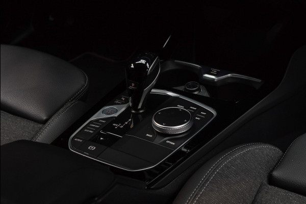 BMW 1-serie 118i Aut. Leer Navi ACC Elektr. bedienbare achterklep Camera Zwarte hemelbekl. Virtual Climate PDC LM velgen BTW auto