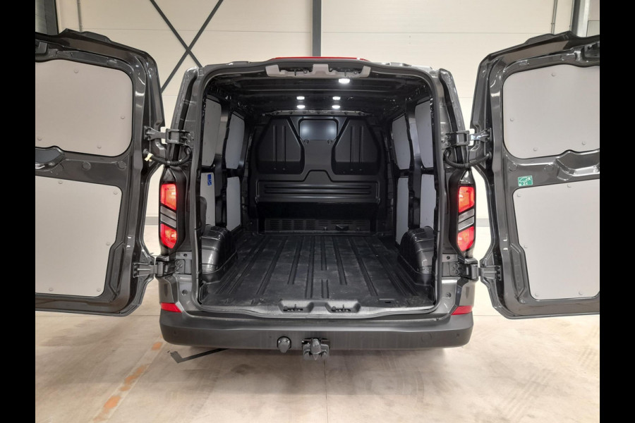 Ford Transit Custom 300 2.0 TDCI L2H1 Trend Nieuw Model BPM VRIJ! Ford Transit Custom 300 2.0 TDCI L2H1 Trend NM Navi Cruise Camera Parkeersensoren Trekhaak