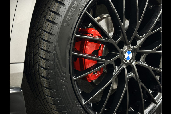 BMW X1 18i M-Sport Performance-Pack | Panorama | Sportstoelen | Carbon | Keyless-Entry | Sfeerverlichting | Achteruitrij-Camera | 5x op voorraad | Carplay | Full-LED | Black-Optic | Getint Glas | Stoelverwarming | Draadloos Laden |