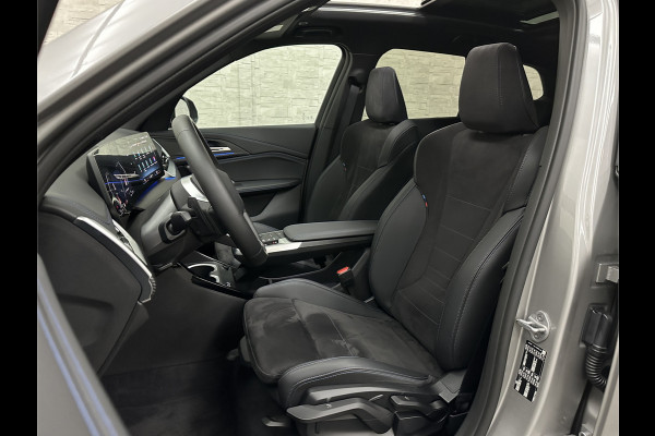 BMW X1 18i M-Sport Performance-Pack | Panorama | Sportstoelen | Carbon | Keyless-Entry | Sfeerverlichting | Achteruitrij-Camera | 5x op voorraad | Carplay | Full-LED | Black-Optic | Getint Glas | Stoelverwarming | Draadloos Laden |