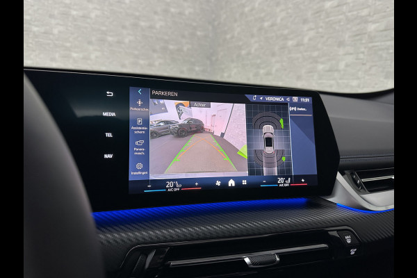 BMW X1 18i M-Sport Performance-Pack | Panorama | Sportstoelen | Carbon | Keyless-Entry | Sfeerverlichting | Achteruitrij-Camera | 5x op voorraad | Carplay | Full-LED | Black-Optic | Getint Glas | Stoelverwarming | Draadloos Laden |
