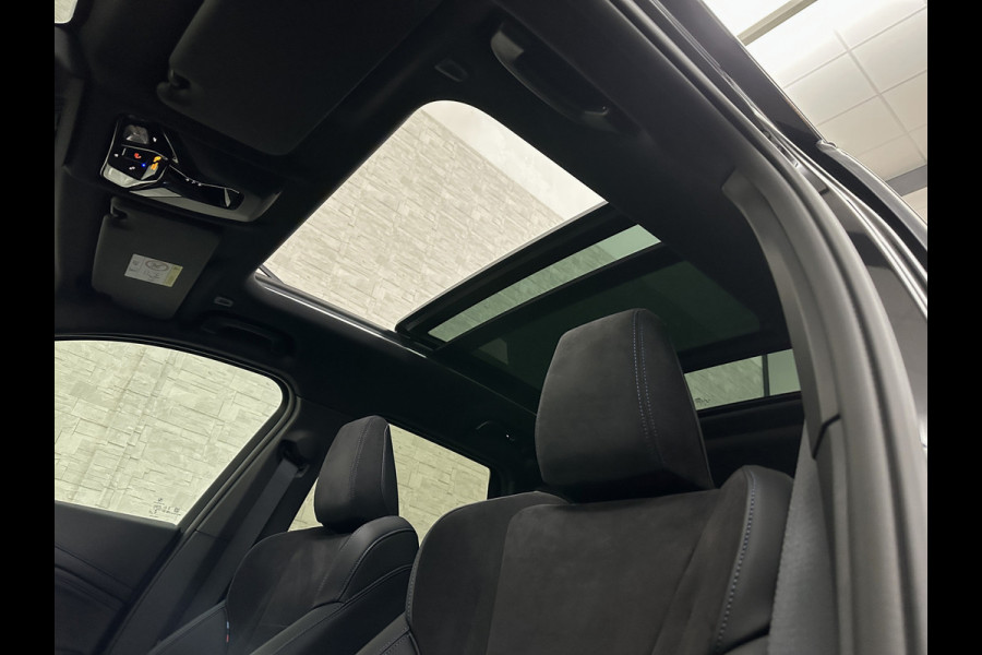 BMW X1 18i M-Sport Performance-Pack | Panorama | Sportstoelen | Carbon | Keyless-Entry | Sfeerverlichting | Achteruitrij-Camera | 5x op voorraad | Carplay | Full-LED | Black-Optic | Getint Glas | Stoelverwarming | Draadloos Laden |