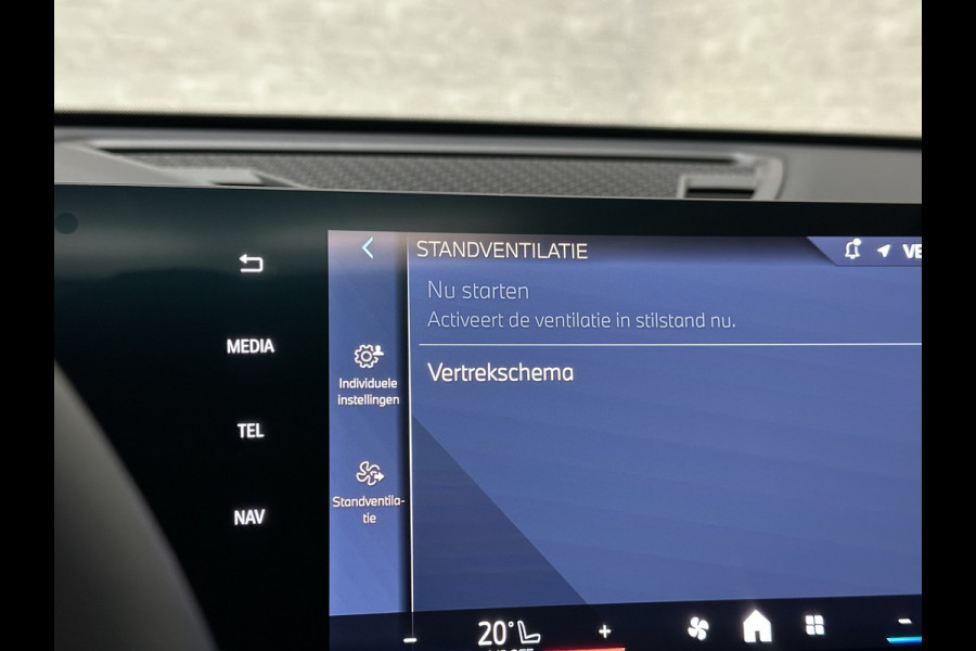 BMW X1 18i M-Sport Performance-Pack | Panorama | Sportstoelen | Carbon | Keyless-Entry | Sfeerverlichting | Achteruitrij-Camera | 5x op voorraad | Carplay | Full-LED | Black-Optic | Getint Glas | Stoelverwarming | Draadloos Laden |