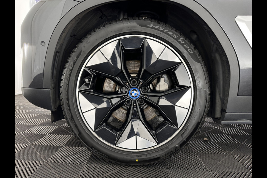 BMW iX3 High Executive 80 kWh [ 3-Fase ] {SOH-96%} (INCL-BTW) Aut. *PANO | HEAD-UP | LEATHER | HARMAN/KARDON | FULL-LED | BLINDSPOT | MEMORY-PACK | DIGI-COCKPIT | HEATED-SPORTSEATS | KEYLESS | TOPVIEW | DAB+ | NAVI-FULLMAP | 20''ALU*