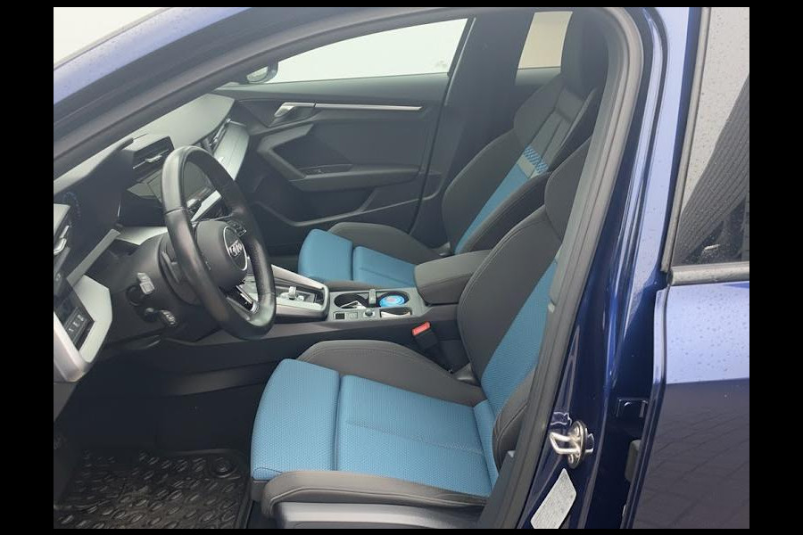 Audi A3 Sportback 40 TFSI e Advanced edition 204pk | Navigatie | 18 inch Lichtmetalen velgen | Parkeercamera | Elektrisch verstelbare voorstoel | Stoelverwarming