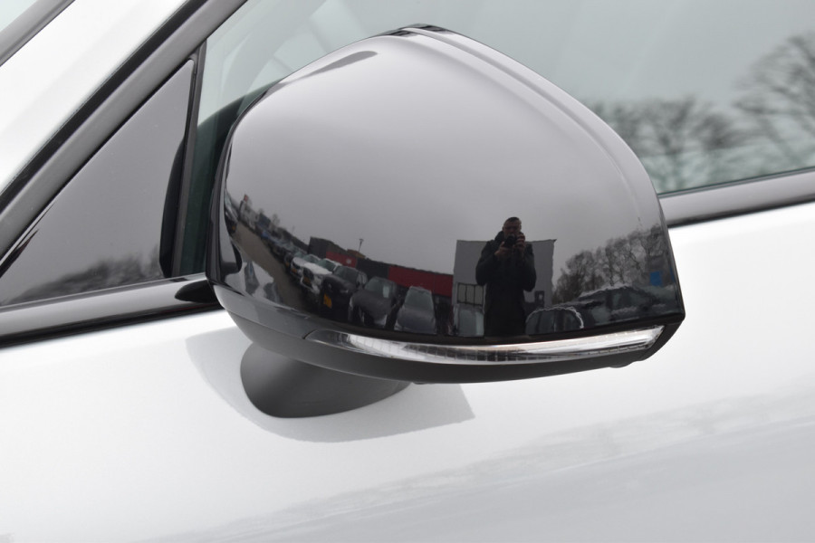 Volvo EX40 Extended Range 252PK Plus 82 kWh | Trekhaak | Elektr. Stoel | Camera | Stuurverwarming | ACC