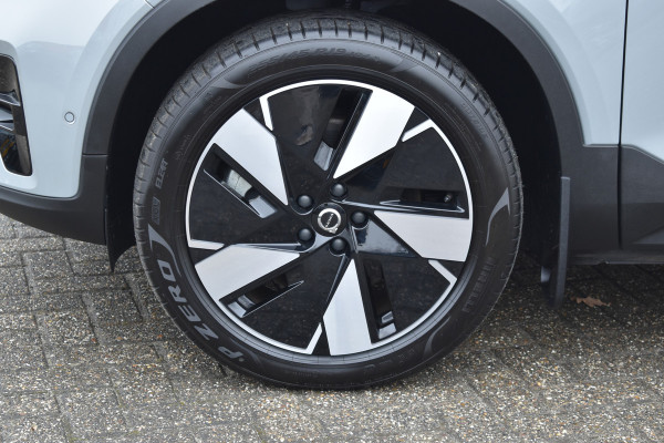 Volvo EX40 Extended Range 252PK Plus 82 kWh | Trekhaak | Elektr. Stoel | Camera | Stuurverwarming | ACC