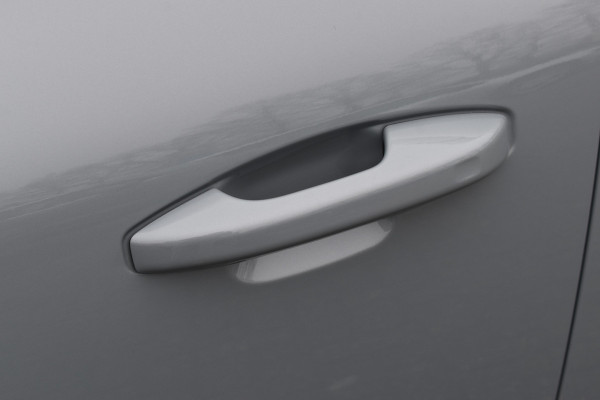 Volvo EX40 Extended Range 252PK Plus 82 kWh | Trekhaak | Elektr. Stoel | Camera | Stuurverwarming | ACC