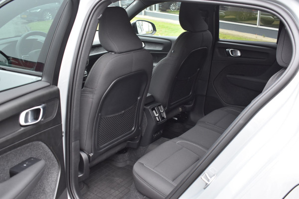 Volvo EX40 Extended Range 252PK Plus 82 kWh | Trekhaak | Elektr. Stoel | Camera | Stuurverwarming | ACC