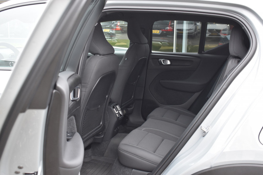 Volvo EX40 Extended Range 252PK Plus 82 kWh | Trekhaak | Elektr. Stoel | Camera | Stuurverwarming | ACC