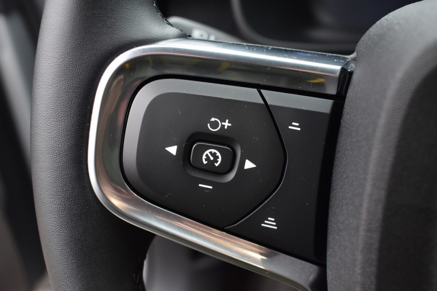 Volvo EX40 Extended Range 252PK Plus 82 kWh | Trekhaak | Elektr. Stoel | Camera | Stuurverwarming | ACC