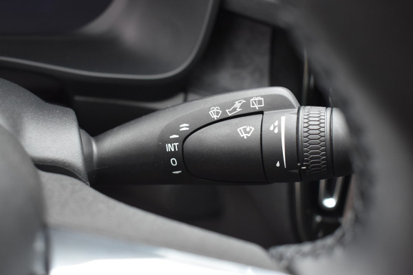 Volvo EX40 Extended Range 252PK Plus 82 kWh | Trekhaak | Elektr. Stoel | Camera | Stuurverwarming | ACC