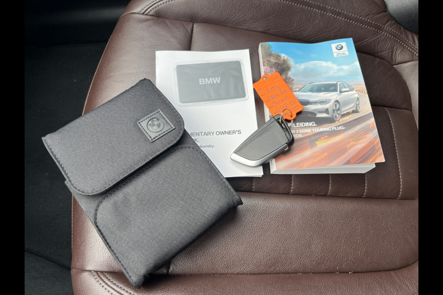 BMW 3 Serie Touring 320e xDrive Business Edition Plus Sport | Panoramadak | Stuurverwarming | Stoelverwarming | Keyless | Laser Light | Head-Up Display | Apple Carplay | Navigatie |