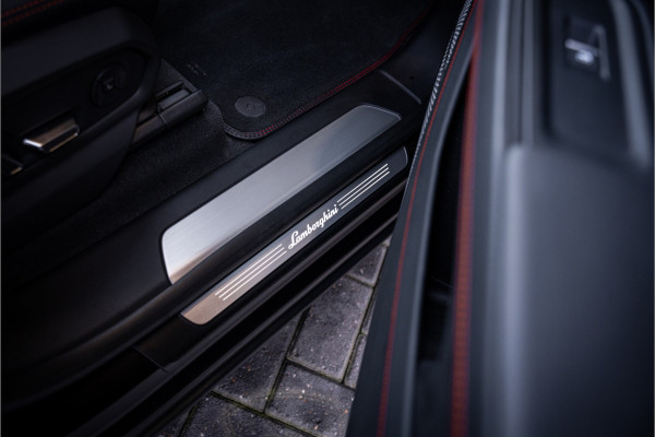 Lamborghini Urus 4.0 V8 Performante - Original Color l Akrapovic l Carbon Pack