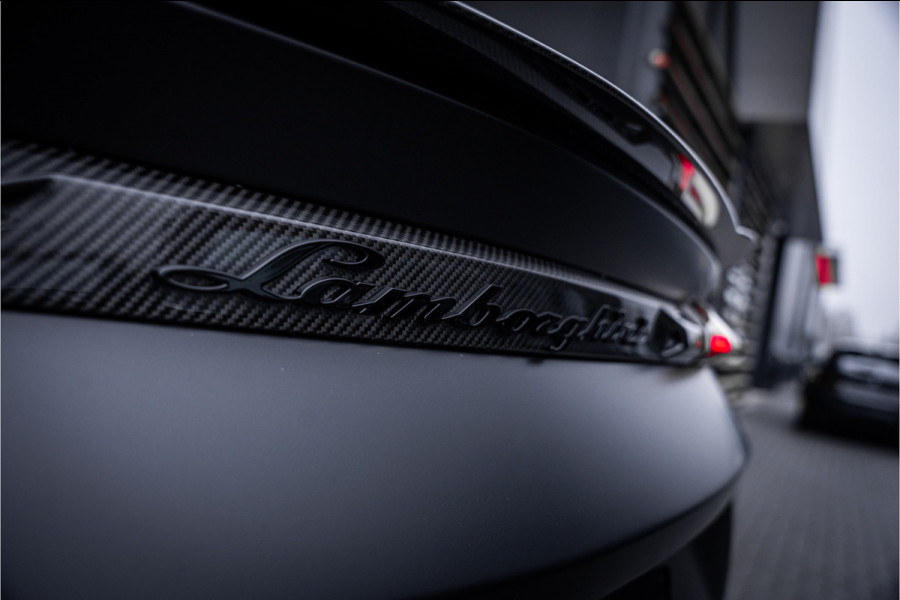 Lamborghini Urus 4.0 V8 Performante - Original Color l Akrapovic l Carbon Pack
