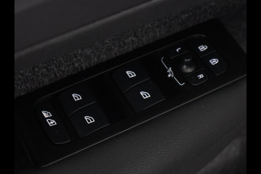 Volvo XC40 Recharge Core SOH 92% | Apple Carplay & AndroidAUTO | Dwarsstangen | Elektrische kofferklep | Camera |