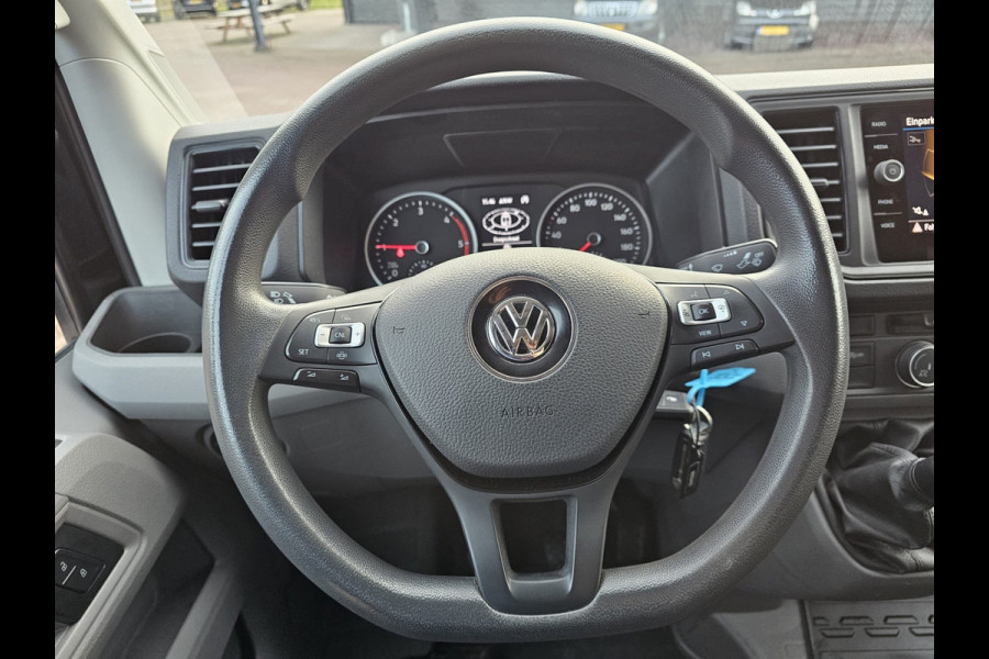 Volkswagen Crafter 35 2.0 TDI L3H2 177PK RWD Highline | 3500KG trekhgewicht | Cruise | App-connect | Navi | Stoelverwarming | Betimmering | Camera |