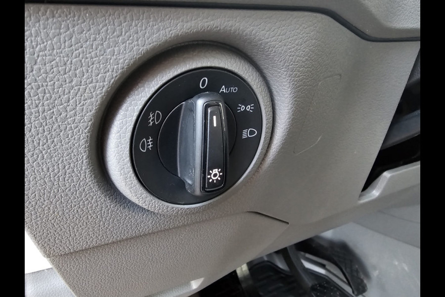 Volkswagen Crafter 35 2.0 TDI L3H2 177PK RWD Highline | 3500KG trekhgewicht | Cruise | App-connect | Navi | Stoelverwarming | Betimmering | Camera |