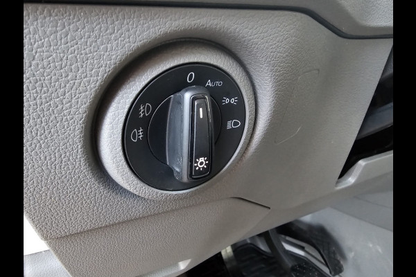 Volkswagen Crafter 35 2.0 TDI L3H2 177PK RWD Highline | 3500KG trekhgewicht | Cruise | App-connect | Navi | Stoelverwarming | Betimmering | Camera |