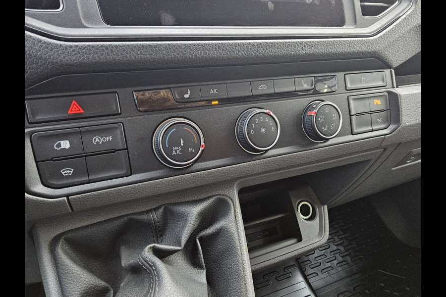 Volkswagen Crafter 35 2.0 TDI L3H2 177PK RWD Highline | 3500KG trekhgewicht | Cruise | App-connect | Navi | Stoelverwarming | Betimmering | Camera |