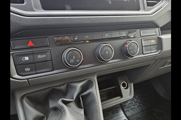 Volkswagen Crafter 35 2.0 TDI L3H2 177PK RWD Highline | 3500KG trekhgewicht | Cruise | App-connect | Navi | Stoelverwarming | Betimmering | Camera |