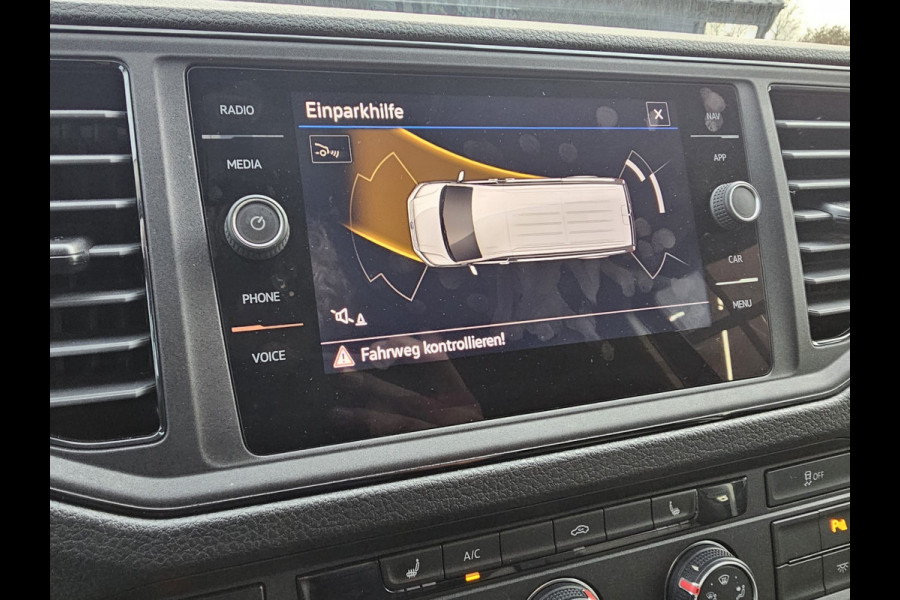 Volkswagen Crafter 35 2.0 TDI L3H2 177PK RWD Highline | 3500KG trekhgewicht | Cruise | App-connect | Navi | Stoelverwarming | Betimmering | Camera |