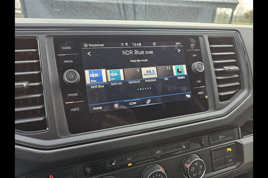 Volkswagen Crafter 35 2.0 TDI L3H2 177PK RWD Highline | 3500KG trekhgewicht | Cruise | App-connect | Navi | Stoelverwarming | Betimmering | Camera |