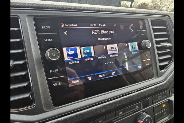 Volkswagen Crafter 35 2.0 TDI L3H2 177PK RWD Highline | 3500KG trekhgewicht | Cruise | App-connect | Navi | Stoelverwarming | Betimmering | Camera |