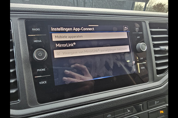 Volkswagen Crafter 35 2.0 TDI L3H2 177PK RWD Highline | 3500KG trekhgewicht | Cruise | App-connect | Navi | Stoelverwarming | Betimmering | Camera |