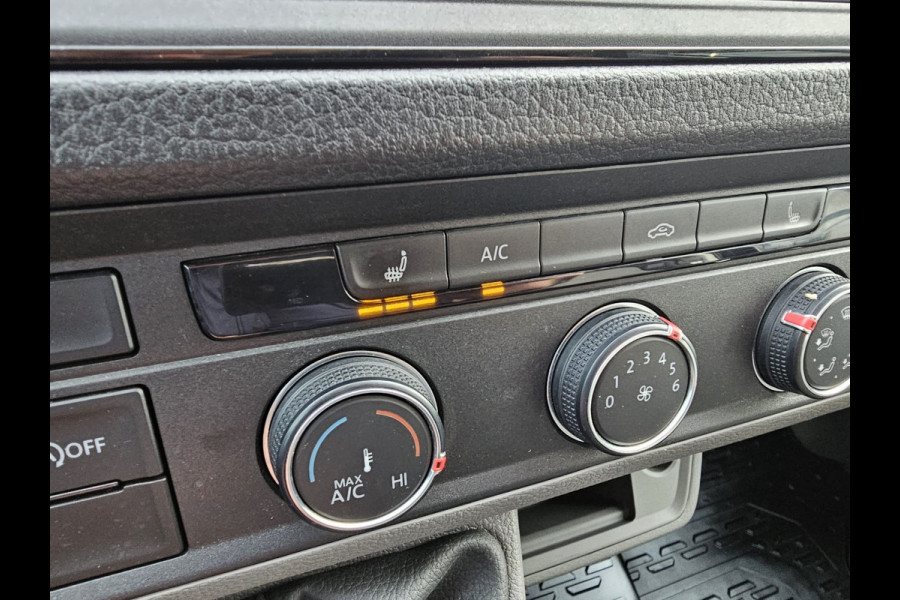 Volkswagen Crafter 35 2.0 TDI L3H2 177PK RWD Highline | 3500KG trekhgewicht | Cruise | App-connect | Navi | Stoelverwarming | Betimmering | Camera |