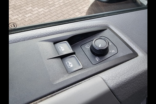 Volkswagen Crafter 35 2.0 TDI L3H2 177PK RWD Highline | 3500KG trekhgewicht | Cruise | App-connect | Navi | Stoelverwarming | Betimmering | Camera |