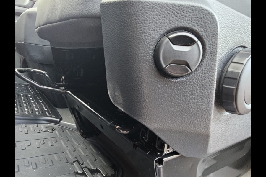 Volkswagen Crafter 35 2.0 TDI L3H2 177PK RWD Highline | 3500KG trekhgewicht | Cruise | App-connect | Navi | Stoelverwarming | Betimmering | Camera |