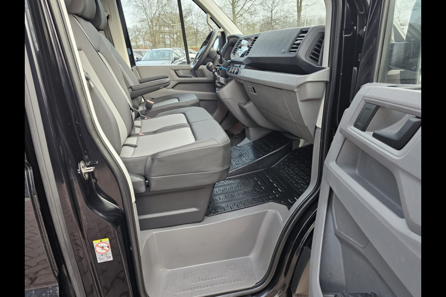 Volkswagen Crafter 35 2.0 TDI L3H2 177PK RWD Highline | 3500KG trekhgewicht | Cruise | App-connect | Navi | Stoelverwarming | Betimmering | Camera |