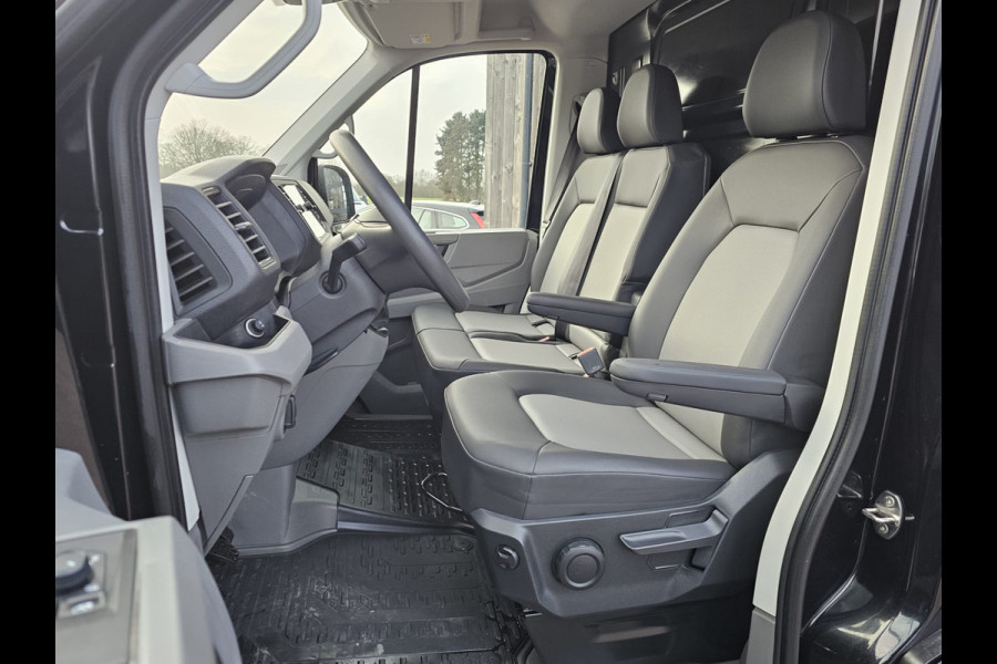 Volkswagen Crafter 35 2.0 TDI L3H2 177PK RWD Highline | 3500KG trekhgewicht | Cruise | App-connect | Navi | Stoelverwarming | Betimmering | Camera |
