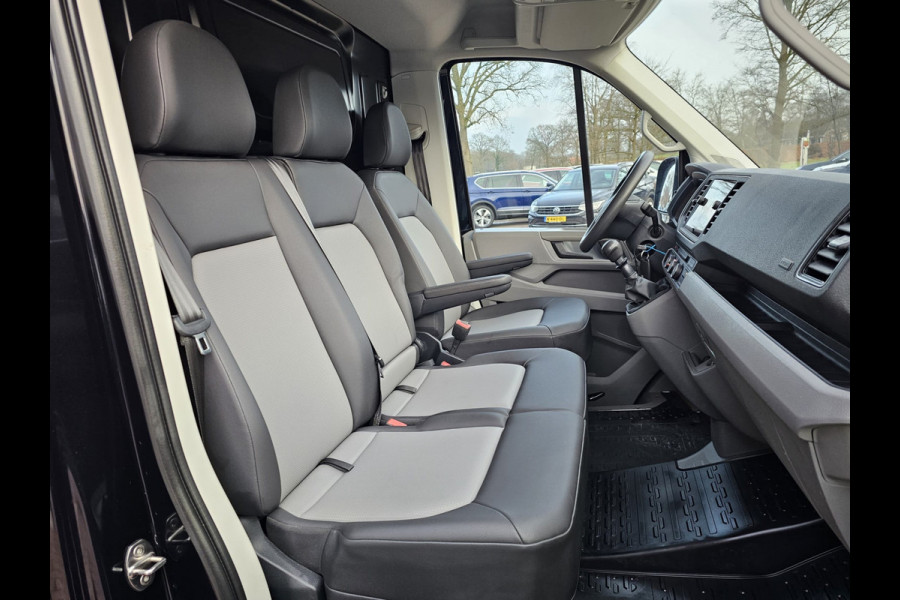 Volkswagen Crafter 35 2.0 TDI L3H2 177PK RWD Highline | 3500KG trekhgewicht | Cruise | App-connect | Navi | Stoelverwarming | Betimmering | Camera |