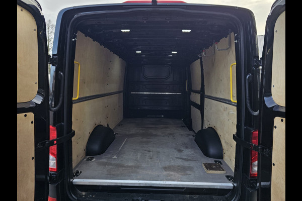Volkswagen Crafter 35 2.0 TDI L3H2 177PK RWD Highline | 3500KG trekhgewicht | Cruise | App-connect | Navi | Stoelverwarming | Betimmering | Camera |